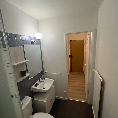 Apartment Grand 27m2 Jaures Avec Balcon *