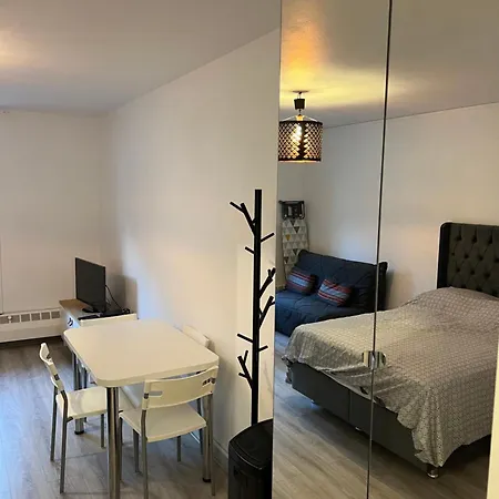 Apartment Grand 27m2 Jaures Avec Balcon Paris