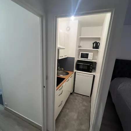 Apartment Grand 27m2 Jaures Avec Balcon Paris