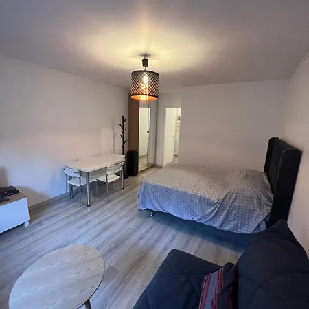 Apartment Grand 27m2 Jaures Avec Balcon Paris